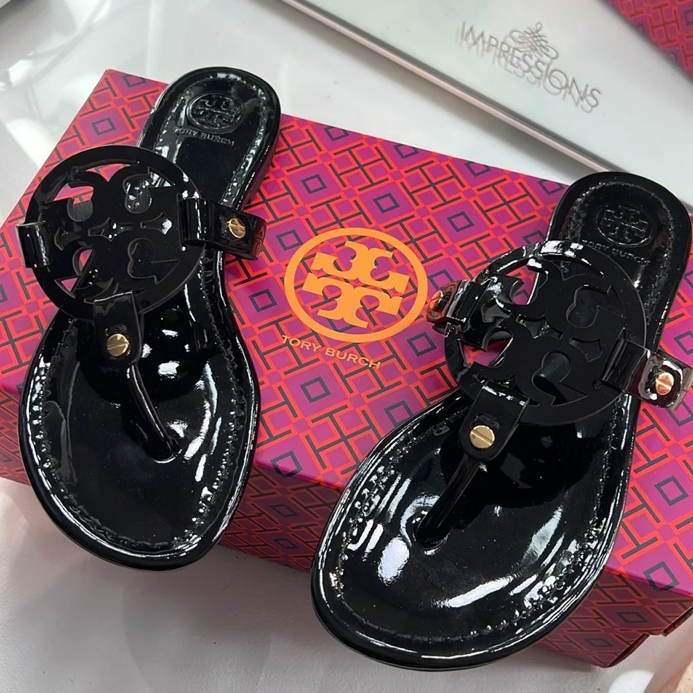 Tory Burch patent leather black sandal with large emblem waterproof size 6.5 NEW